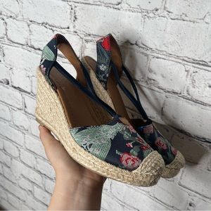 City Classified Women’s Size 6.5 Espadrilles Wedges